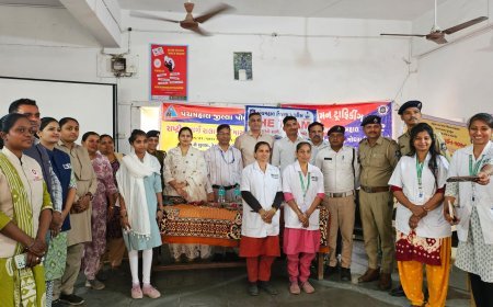 ગોધરામાં પોલીસની પાઠશાળા: શામળાજી કોલેજના વિદ્યાર્થીઓને શીખવ્યા સાયબર ક્રાઈમથી બચવાના પાઠ – ‘શી ટીમ’ અને ટ્રાફિક પોલીસે આપી ખાસ ટીપ્સ