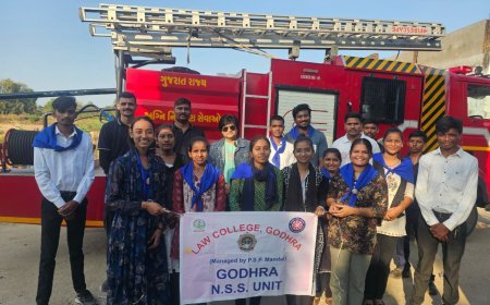 ગોધરા લો કોલેજની NSS શિબિરમાં સેવાકાર્ય: ગોવિંદી શાળાના બાળકોનું કરાયું હેલ્થ ચેકઅપ, વિદ્યાર્થીઓને અપાઈ ફાયર સેફ્ટીની લાઈવ ટ્રેનિંગ