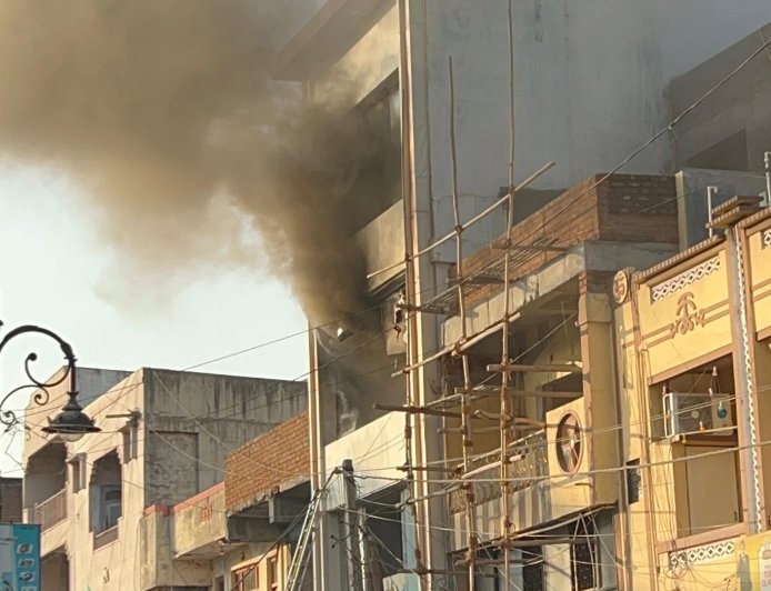 ગોધરાના પાંજરાપોળ વિસ્તારમાં આવેલી કપડાની દુકાનમાં આગ, લાગવાની ઘટના