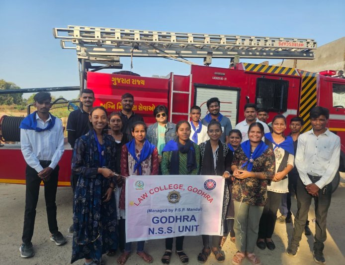 ગોધરા લો કોલેજની NSS શિબિરમાં સેવાકાર્ય: ગોવિંદી શાળાના બાળકોનું કરાયું હેલ્થ ચેકઅપ, વિદ્યાર્થીઓને અપાઈ ફાયર સેફ્ટીની લાઈવ ટ્રેનિંગ