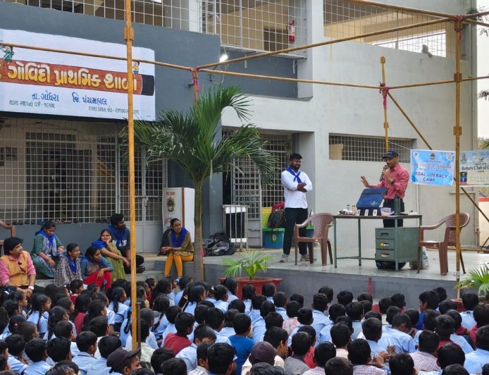 લો કોલેજ ગોધરાની NSS શિબિરનો છઠ્ઠો દિવસ: ગોવિંદી શાળામાં સ્પર્ધાઓની રમઝટ, અંધશ્રદ્ધા નાબૂદીનું માર્ગદર્શન અને ચાંદણગઢની ઐતિહાસિક મુલાકાત