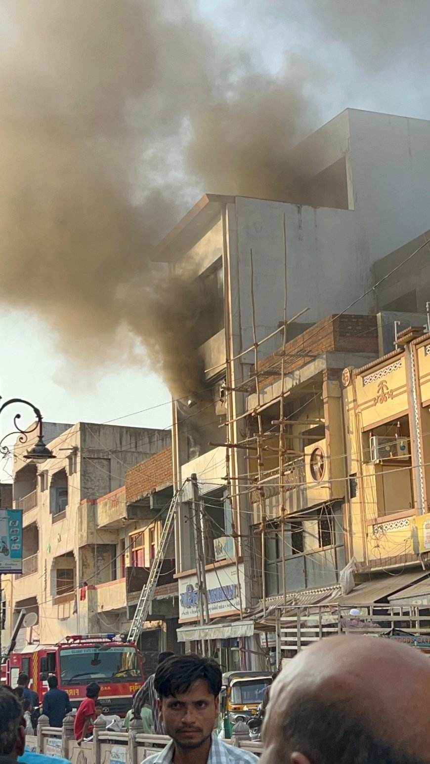 ગોધરાના પાંજરાપોળ વિસ્તારમાં આવેલી કપડાની દુકાનમાં આગ, લાગવાની ઘટના