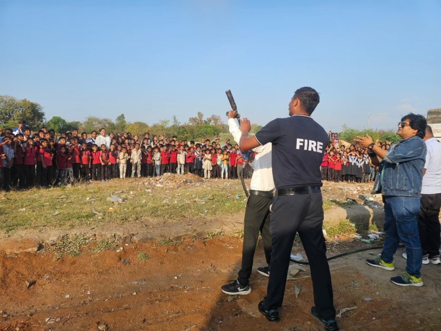 ગોધરા લો કોલેજની NSS શિબિરમાં સેવાકાર્ય: ગોવિંદી શાળાના બાળકોનું કરાયું હેલ્થ ચેકઅપ, વિદ્યાર્થીઓને અપાઈ ફાયર સેફ્ટીની લાઈવ ટ્રેનિંગ